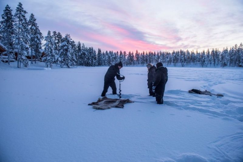 Eisfischen lernen Lappland im Winter entdecken mit Nordic