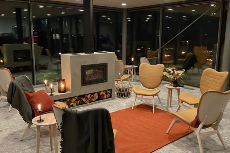 Moderne Lounge Entdecken Sie die Lapland View Lodge in Schwedisch Lappland mit Nordic
