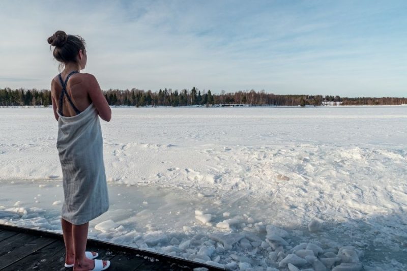 Dem-Winter-nach-der-warmen-Sauna-trotzen-Entdecken-Sie-den-Winter-in-Lappland-mit-Nordic