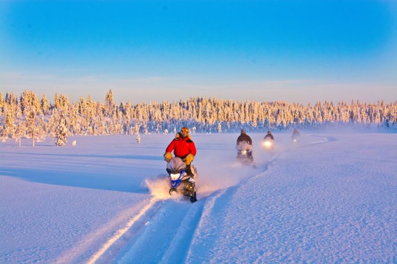 Schneemobil Tour durch das Winterwunderland Lappland Last Minute