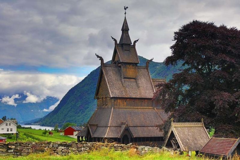 Stabkirche-in-Norwegen-Reisen-mit-Nordic