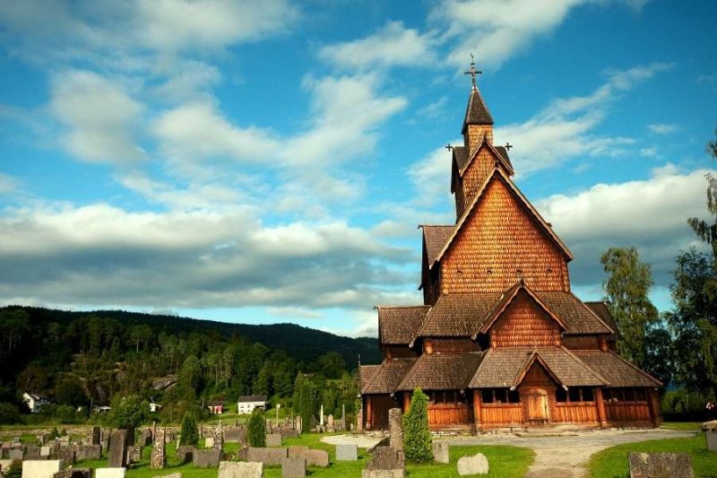 Stabkirche-in-Norwegen-mit-Nordic-reisen