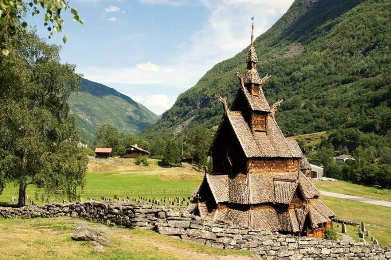 Stabkirche-von-Borgund-in-Norwegen-mit-Nordic