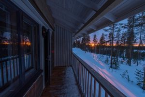 Terasse-der-Valkea-Lodge-in-Lappland
