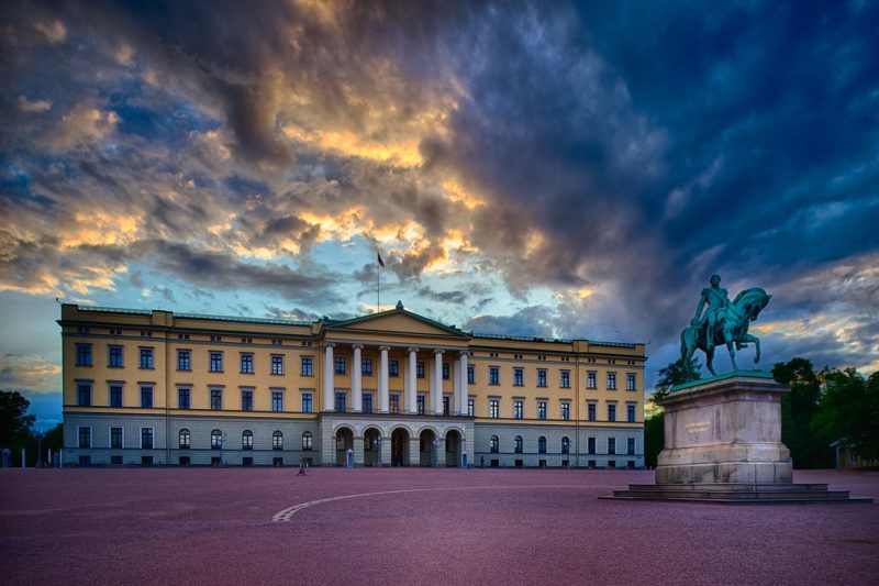Königlicher-Palast-Oslo-Norwegen-mit-Nordic