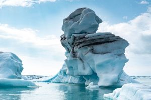 Eisberg-auf-Island-Urlaub-mit-Nordic-Skandinavien-Spezialist-©Benny-Petak