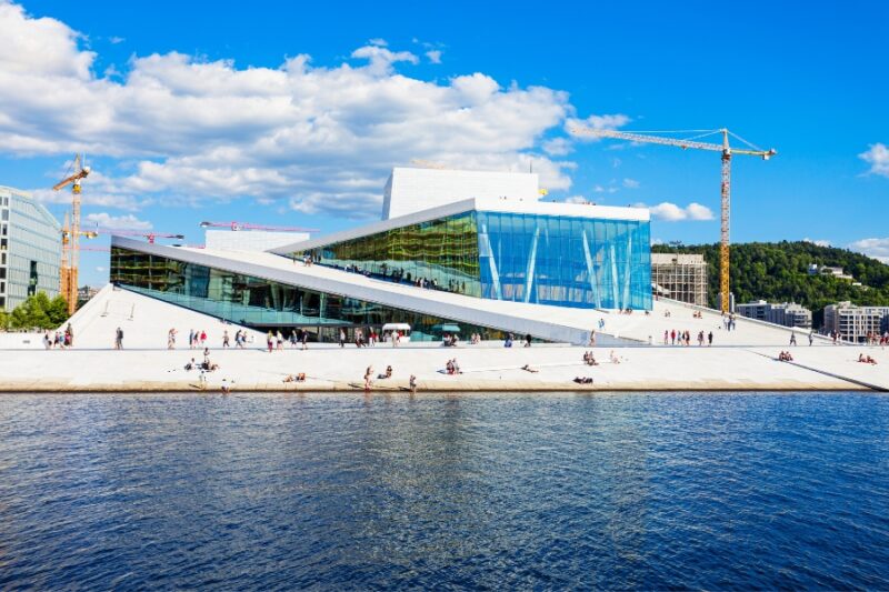 Operngebaeude-in-Oslo-Staedtereisen-Citytrips-in-Norwegen-mit-Nordic-Skandinavien-Spezialist