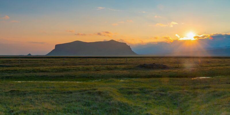 Sonnenuntergang-auf-Island-Reisen-mit-Nordic-Skandinavien-Spezialist-©Benny-Petak