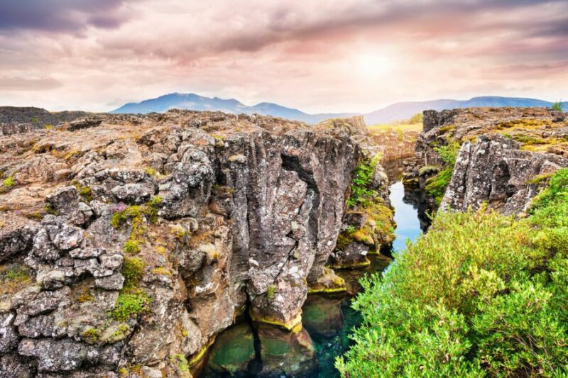 Thingvellir-Nationalpark-in-Island-Sehenswuerdigkeiten-Island-mit-Nordic-Skandinavien-Spezialist