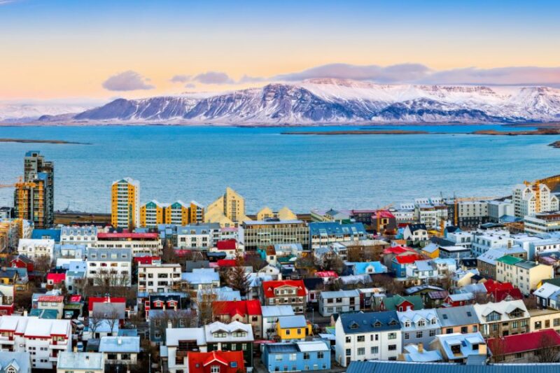 Ausblick-auf-das-Meer-um-Reykjavik-Staedtereisen-Citytrips-in-Island-mit-Nordic-Skandinavien-Spezialist